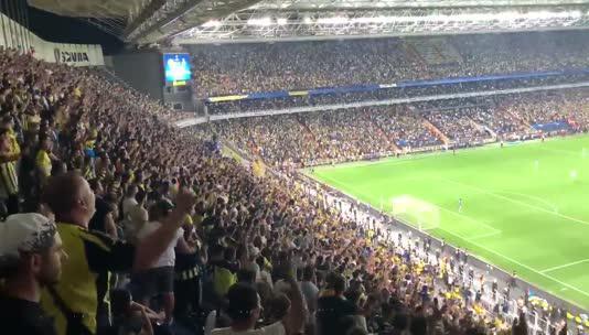 Fenerbahçe taraftarından Dinamo Kiev maçında Putin tezahüratı!