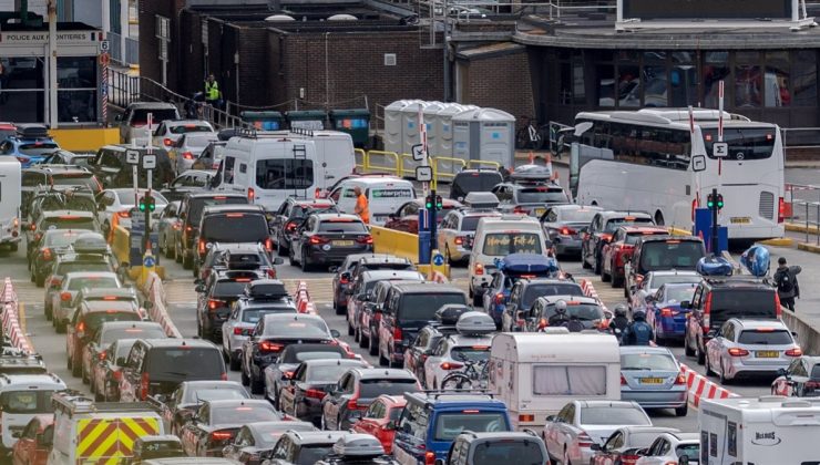 İngiltere’de Dover limanında uzun kuyruk oluştu