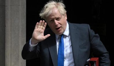 İngiltere’de taşlar yerinden oynuyor… Boris Johnson geri mi dönüyor?