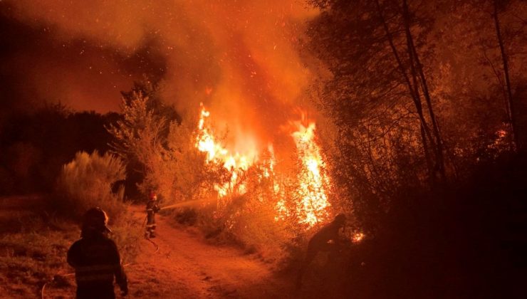 İspanya bu yüzyılın en büyük orman yangınlarıyla mücadele ediyor