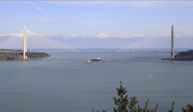 İstanbul Boğazı yeniden gemi trafiğine açıldı