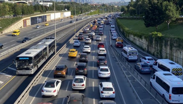 İstanbul’da bayram dönüşü trafik yoğunluğu oluştu