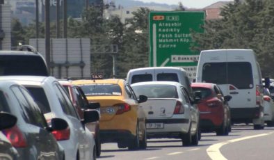 İstanbul’da tatilcilerin dönüş trafiği sürüyor