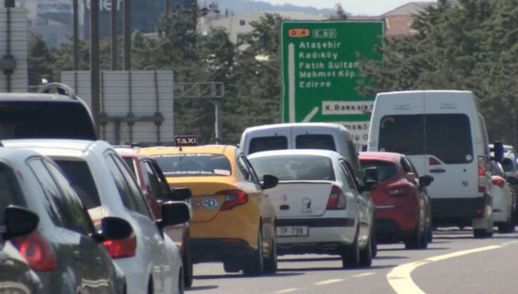 İstanbul’da tatilcilerin dönüş trafiği sürüyor