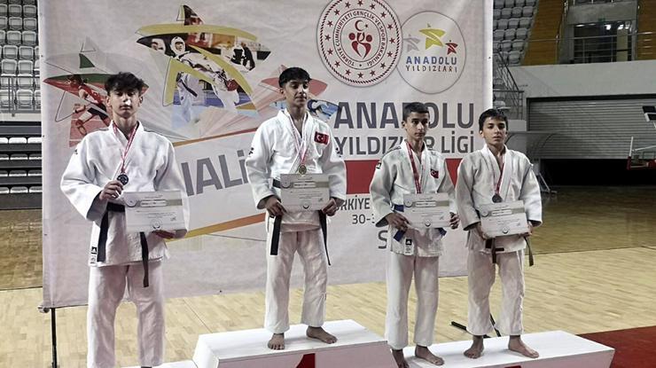 Judoda Yunusemre Belediyesi fırtınası