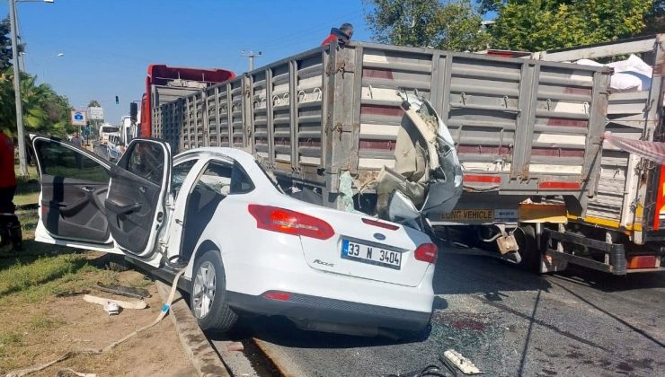 Mersin’de otomobil TIR’a çarptı: 4 ölü