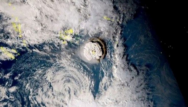 NASA: Tonga’daki yanardağ atmosfere 58 bin olimpik havuzu dolduracak su buharı püskürttü