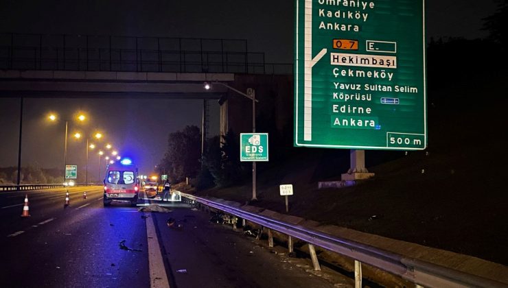 Otomobil motosiklete çarptı: 2 ölü, sürücü kaçtı