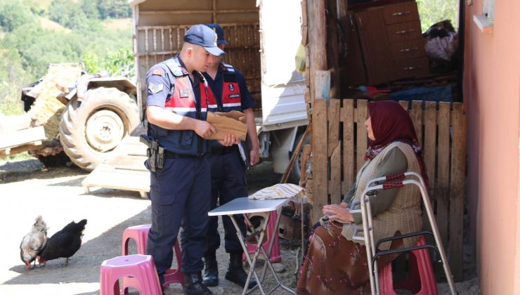 ‘Parmak izi alacağız’ diyerek altınlarını çaldı