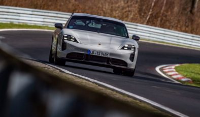 Porsche Taycan Nürburgring’de rekor kırdı: Tesla’yı geride bıraktı