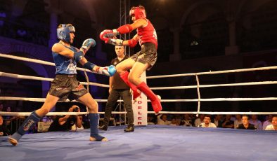 Şehzadeler’de kıyasıya muaythai mücadelesi