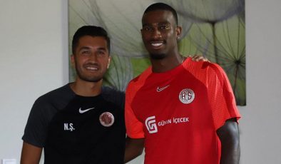 Son dakika! Antalyaspor, Haji Wright ile 3 yıllık sözleşme imzaladı