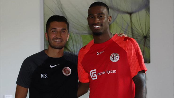 Son dakika! Antalyaspor, Haji Wright ile 3 yıllık sözleşme imzaladı