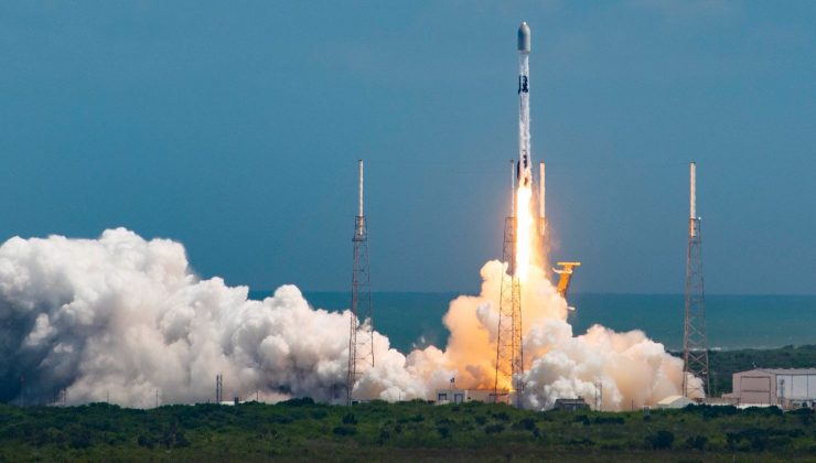 SpaceX’e ait uzay enkazları Avustralya’da boş araziye düştü