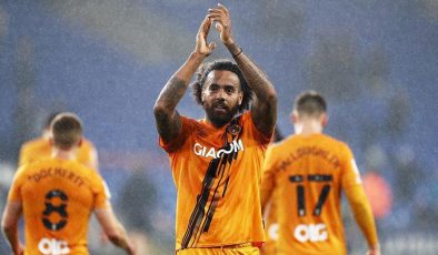 Tom Huddlestone, oyuncu-antrenör olarak Manchester United’a gidiyor