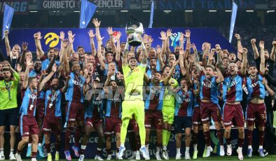 Trabzonspor, Süper Kupa zaferini coşkuyla kutladı! İşte kare kare o anlar