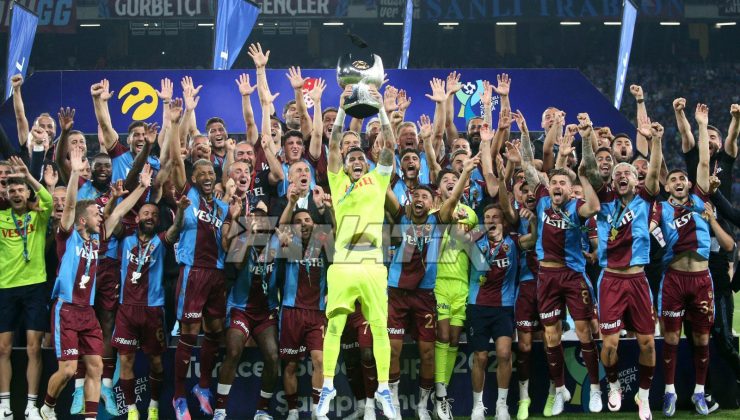 Trabzonspor, Süper Kupa zaferini coşkuyla kutladı! İşte kare kare o anlar