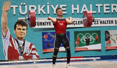 Türkiye Gençler ve U23 Halter Şampiyonası devam ediyor