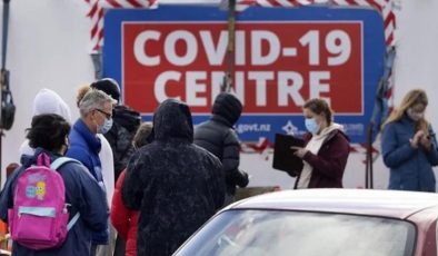 Yeni Zelanda yaklaşık 2,5 yıl sonra Kovid kısıtlamalarını tamamen kaldırdı