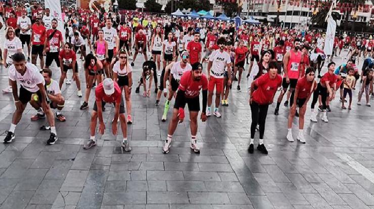 9 Eylül İzmir Yarı Maratonu rekor katılımla başladı