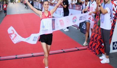 9 Eylül İzmir Yarı Maratonu’na rekor katılım