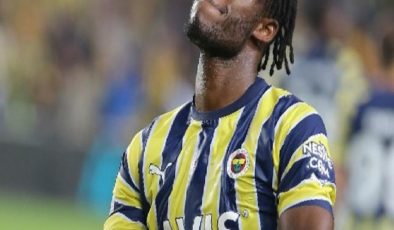 Fenerbahçe’de Batshuayi ve İsmail Yüksek’ten AEK Larnaca maçı sonrası açıklamalar