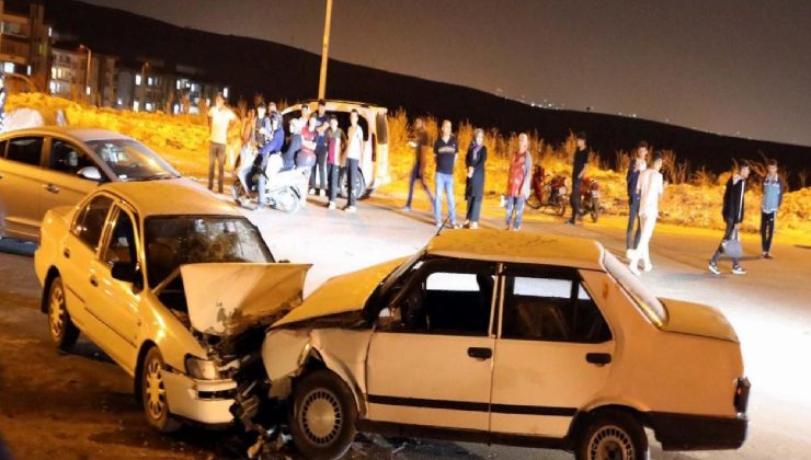 Gaziantep’te iki otomobil kafa kafaya çarpıştı: 10 yaralı