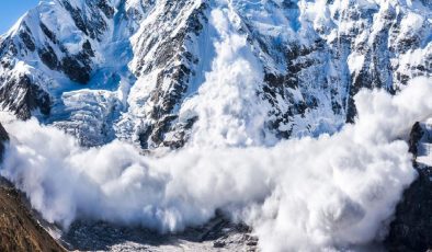 Himalayalar’da çığ düşmesi sonucu 10 dağcı öldü, 11 dağcı kayıp