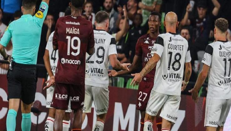 Metz – Gunigamp maçında gerginlik: Hakem maçı durdurdu