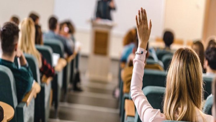 Öğrenciler, dersi çok zor olduğu gerekçesi ile profesörü üniversiteden kovdurdu!