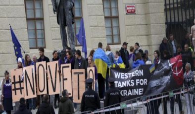 Prag’daki AB zirvesi öncesi “Ukrayna’ya destek” gösterisi