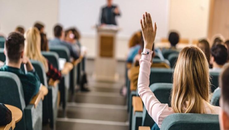 Profesör, dersi çok zor olduğu gerekçesi ile üniversiteden kovuldu