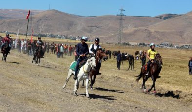 Rahvan atları kıyasıya yarıştı