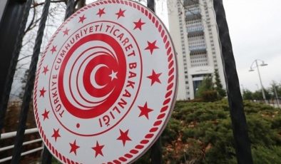 Ticaret Bakanlığı’ndan otomobil yüklü tırların bekletildiği iddalarına yanıt