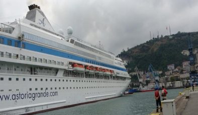 Trabzon Limanı beş yılın ardından bir kruvaziyer gemisini ağırladı