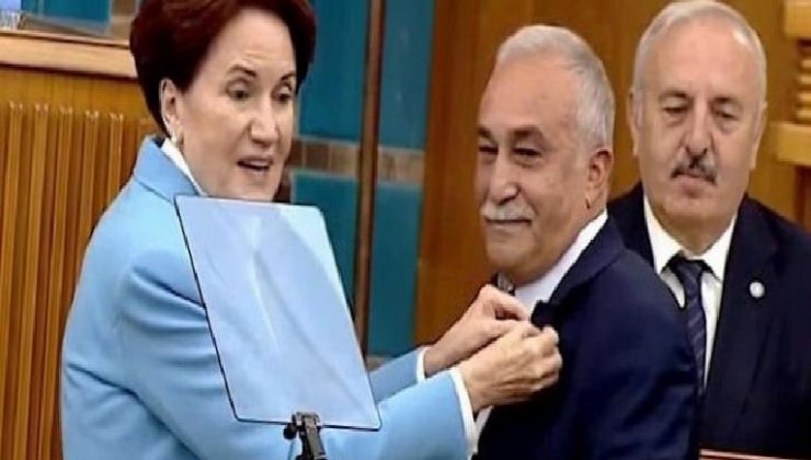 Akşener, Ahmet Eşref Fakıbaba’nın rozetini taktı