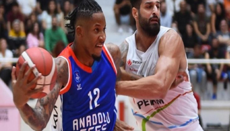 Anadolu Efes 11 sayı geriden geldi 10 sayı fark attı