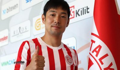 Antalyaspor’da Shoya Nakajima oyuna girer girmez kırmızı kart gördü