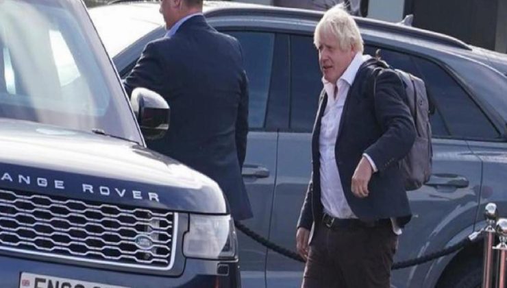 Boris Johnson tatilini yarıda kesip İngiltere’ye döndü