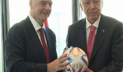 Cumhurbaşkanı Erdoğan ile Infantino arasında gülümseten futbol diyaloğu