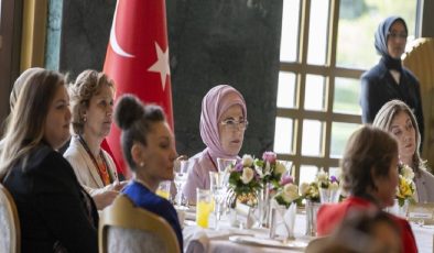 Emine Erdoğan, kadın büyükelçi ve büyükelçi eşleriyle buluştu