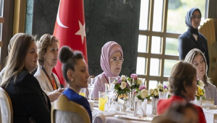 Emine Erdoğan, kadın büyükelçi ve büyükelçi eşleriyle buluştu