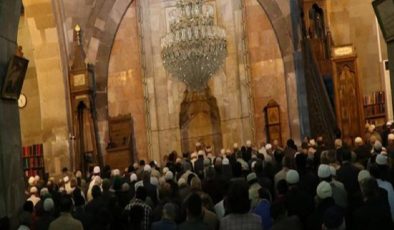 Fatiha Suresi nasıl okunur? Fatiha Suresi’nin Türkçe ve Arapça okunuşu…