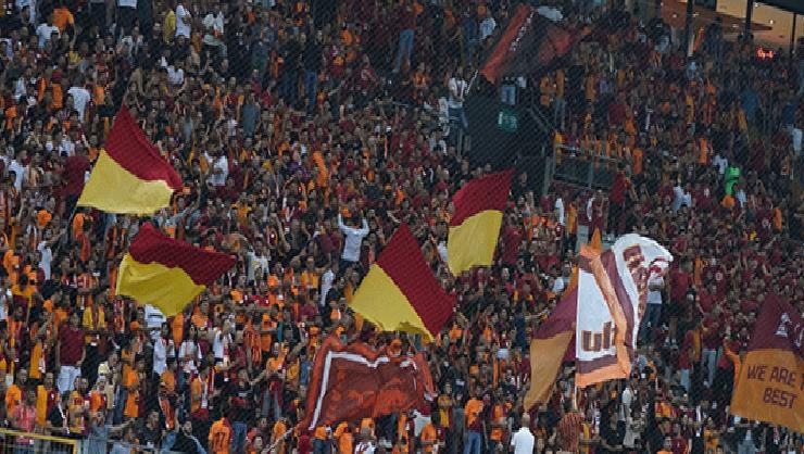 Galatasaray’ı taraftarları yalnız bırakmadı