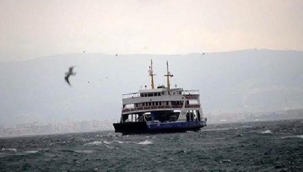 Gökçeada’ya feribot seferlerine fırtına engeli