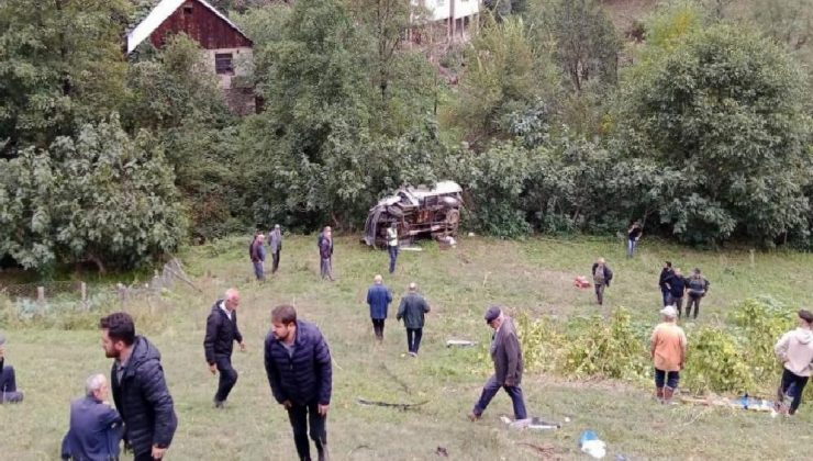 Gümüşhane’de kamyonet uçuruma yuvarlandı: 3 kişi hayatını kaybetti