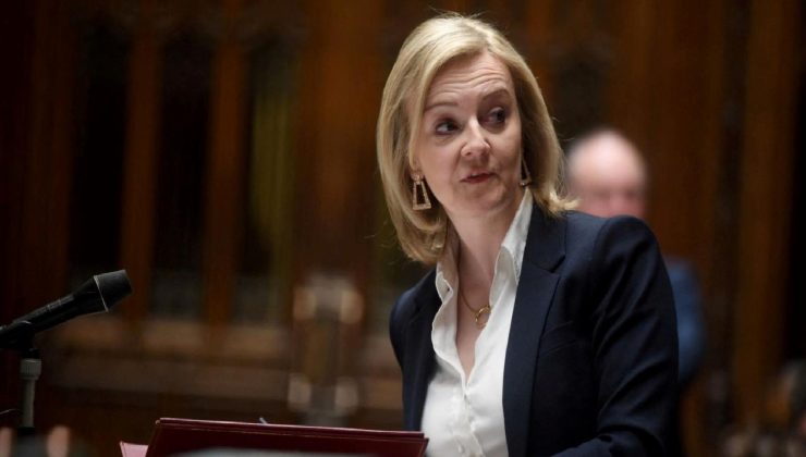 İngiltere’de çiçeği burnunda Başbakan Liz Truss’ın liderliği sorgulanıyor