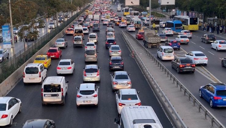 İstanbul’da haftanın ilk gününde trafik yoğunluğu