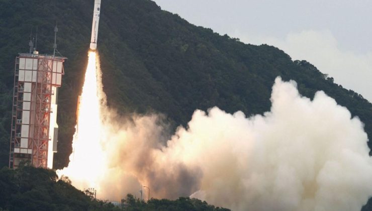 Japonya’nın Epsilon-6 tip roketi kendini imha etti