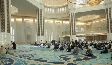 Kazakistan’da Orta Asya’nın en büyük camisi Büyük Nur Sultan Camii’si açıldı